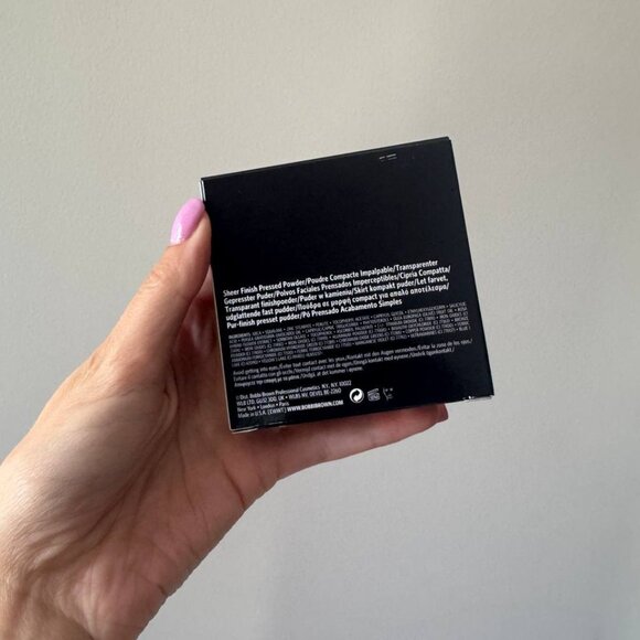 Bobbi Brown Sheer finish Pressed Powder, 9g/ .31oz shade Golden orange - Picture 6 of 8